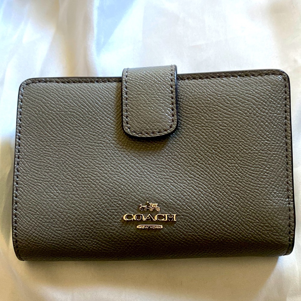 Coach leather medium wallet with tag. Used once-grey